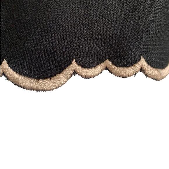 Scalloped Embroidered A-line skirt - Picture 4 of 7